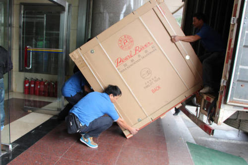 绿春钢琴贵重工艺品无忧运